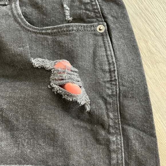 OLD NAVY - NWOT - Women’s Mid Rise Boyfriend Short, Black, Size 4 - Picture 9 of 9